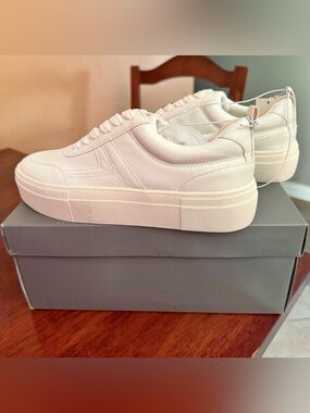 Falls Creek Women’s White Platform Sneakers - NEW size 7.5